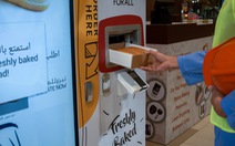 UAE lắp 'cây ATM' bánh mì miễn phí cho người nghèo