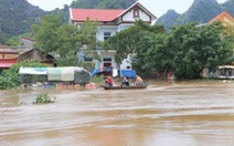 Mưa lớn kéo dài, nhiều người dân chạy lũ ở Ninh Bình