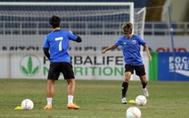 Cầu thủ đội tuyển Thái Lan đeo mặt nạ như Son Heung Min