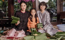 Con gái Hà Kiều Anh thích thú khi được mẹ dạy gói bánh chưng