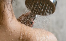 Tắm thế nào cho đúng để ngăn ngừa đột quỵ