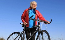 Cụ bà 85 tuổi đạp xe 1.600km để chữa lành nỗi đau mất 3 người con