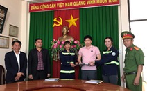 2 nữ lao công Đà Lạt đem trả 4.700 USD cùng laptop nhặt được khi dọn đường