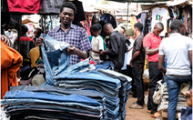 Thị trường quần áo second-hand triệu đô của châu Phi rơi vào tầm ngắm
