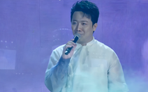 Tin tức giải trí 20-10: Trấn Thành hát live nhạc phim 'Đất rừng phương Nam' trước sinh viên