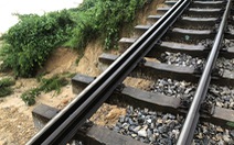 Đường sắt Bắc - Nam sạt lở do mưa, hủy nhiều chuyến tàu