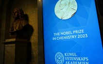 Hai người Mỹ và 1 người Nga là chủ nhân giải Nobel Hóa học 2023