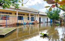 Trường ngập nước, học sinh phải nghỉ học, địa phương nói gì?