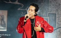 VP Bá Vương cảm động vì khán giả nghe hát trong mưa