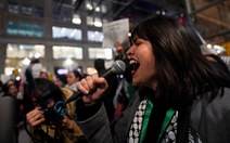 Người ủng hộ Palestine biểu tình trước tòa soạn New York Times, phản đối truyền thông thiên vị