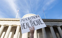 Bộ Tư pháp Mỹ ủng hộ quyền đi đến bang khác để phá thai
