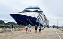 Hàng ngàn khách quốc tế đến Hạ Long bằng siêu du thuyền 5 sao