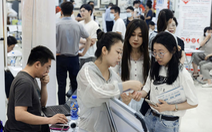 Thất nghiệp cao, sinh viên Trung Quốc phải tìm việc ít cần bằng cấp
