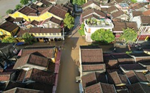 Phố cổ Hội An ngập lụt nhìn từ flycam