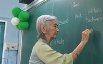 Cụ ông, cụ bà giáo viên về hưu rưng rưng trở lại bục giảng Ngày Nhà giáo