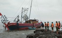 Đoàn Bình Định vào đón 14 ngư dân bị chìm tàu trên biển