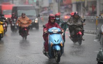 Khu vực Đà Nẵng đến Khánh Hòa lại có mưa, cảnh báo gió mạnh, sóng lớn trên biển