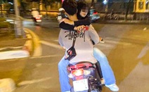 Nam sinh lái xe máy chở bạn gái đi chơi trong tư thế 'quay ngược' bị cảnh sát mời làm việc