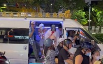 Phạt tiền 8 người trên xe tang diễu phố Nguyễn Huệ đêm Halloween