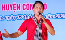 Nguyễn Phi Hùng hát Hồn thiêng bất tử ở Côn Đảo