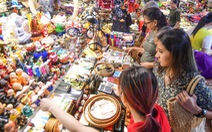 Hàng trăm KOL đến chợ Bến Thành giúp livestream bán hàng, quảng bá du lịch