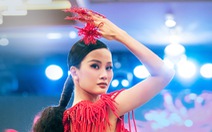 Hương Ly, Thạch Thu Thảo diễn vedette show thời trang nail