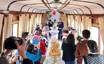 Độc đáo tiệc cưới tổ chức trên tàu cổ tuyến Đà Lạt - Trại Mát