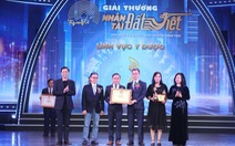 Đại học Y Dược TP.HCM và Bệnh viện Đại học Y Dược TP.HCM nhận giải thưởng Nhân tài Đất Việt năm 2023