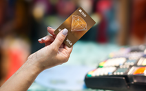 Thẻ tín dụng SHB VISA Platinum vào top 50 sản phẩm dịch vụ tin dùng 2023