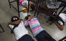 Lớp dạy trẻ kỹ năng sinh tồn khi có xả súng ở Venezuela