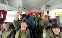Nga và Ukraine trao đổi gần 200 tù binh cùng hai thi thể tình nguyện viên người Anh