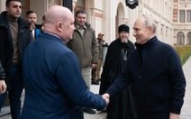 Ông Putin đến Mariupol, tự lái ô tô ở thành phố Ukraine mà Nga đang kiểm soát