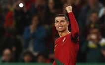 Ronaldo ghi 2 bàn trong ngày lập siêu kỷ lục