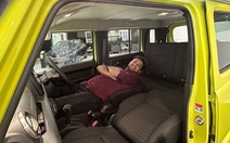 YouTuber bày cách ngủ trên Suzuki Jimny sắp bán ở Việt Nam