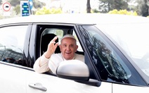 Giáo hoàng Francis xuất viện: 'Tôi không sợ, tôi vẫn còn sống'