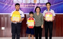 Trao tặng 53 suất học bổng Vừ A Dính cho học sinh Khmer