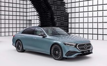 Mercedes-Benz E-Class 2024 ra mắt: Như xe điện, tràn ngập công nghệ, xem được TikTok, họp Zoom