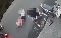 Khởi tố 2 người cướp giật túi xách khiến cô gái ngã ra đường