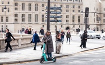 Người dân Paris bỏ phiếu cấm xe scooter điện