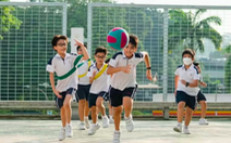 Trường học Singapore nới lỏng quy định về đồng phục cho học sinh vì quá nóng
