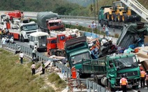 Tai nạn ở Trung Quốc gần biên giới Việt Nam: Xe lao xuống vách đá, 11 người chết