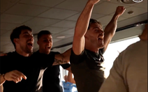 Sao Man City xem tivi nhảy cẫng mừng chức vô địch Premier League