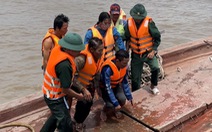 Cứu sống 4 người gặp nạn ở cửa biển Xẻo Nhàu