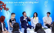 Tổng thống Hàn Quốc ấn tượng vì người trẻ Việt nói tiếng Hàn chuẩn