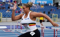 Nữ VĐV chạy 100m rào chậm nhất giải nhưng được ca ngợi là người hùng