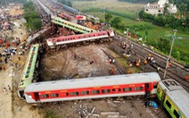 Ấn Độ thôi tìm người sống sót sau tai nạn đường sắt, số người chết có thể lên tới 380