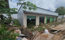 7 căn nhà 'rơi' xuống sông Cần Giuộc, chính quyền yêu cầu nhiều hộ dân khẩn cấp di dời