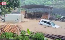 Trung Quốc: Sạt lở khiến 6 người chết, mưa kỷ lục cuốn trôi ô tô