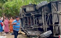 Lật xe chở đoàn khách Trung Quốc trên đèo Khánh Lê, 3 người chết