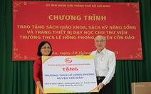 Đoàn đại biểu TP.HCM trao quà, thiết bị học tập tại Côn Đảo